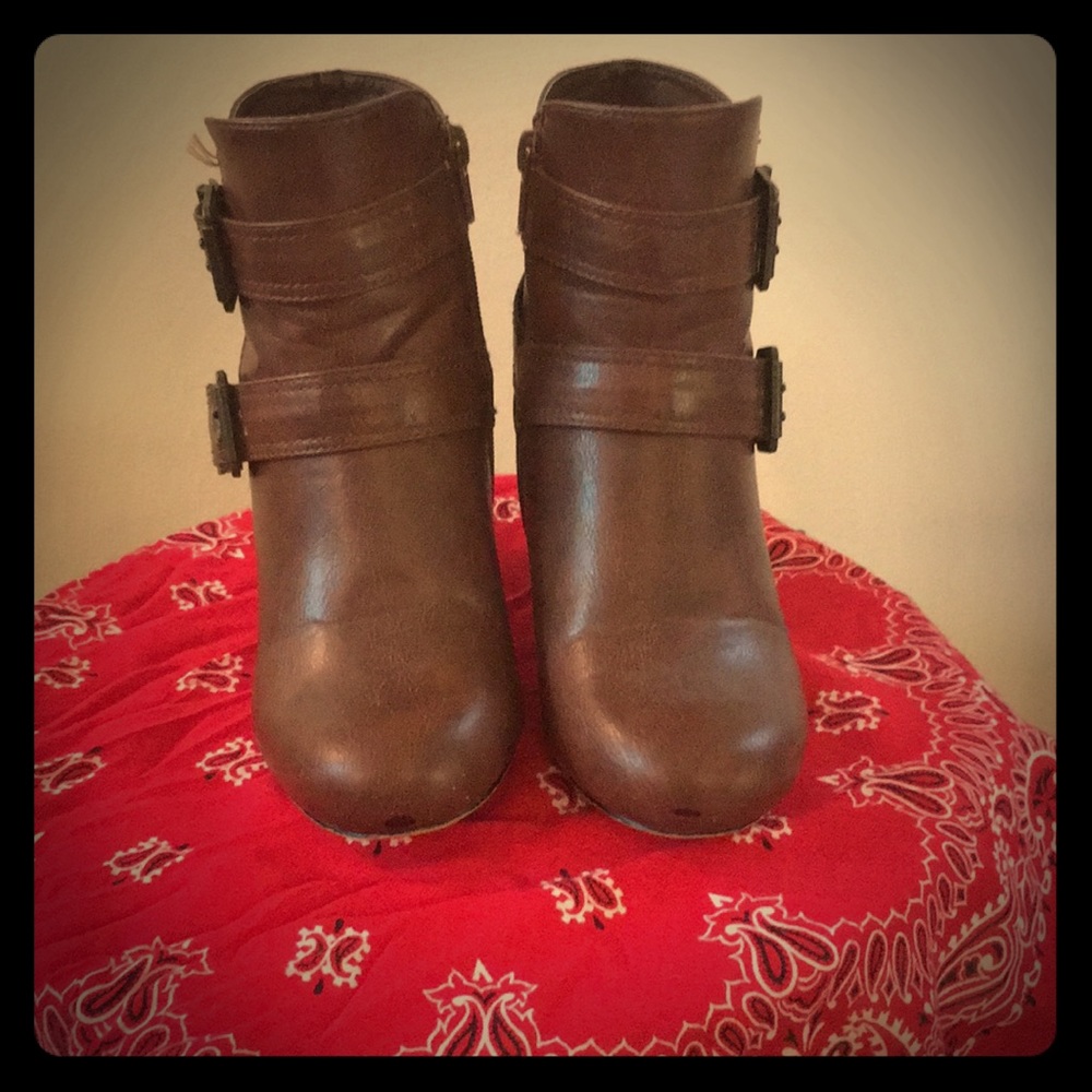 Warm brown heeled booties (size 5 1/2)